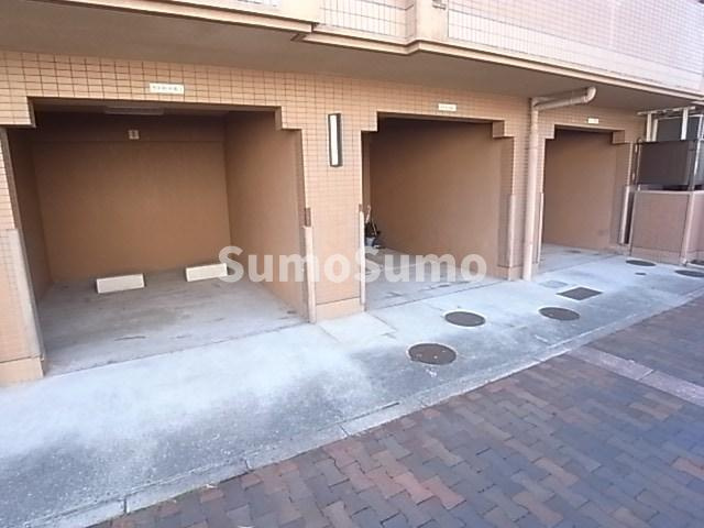 ジョイフル南塚口Ⅰ号館の駐車場