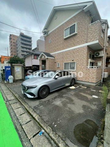 クレステージ平尾の駐車場