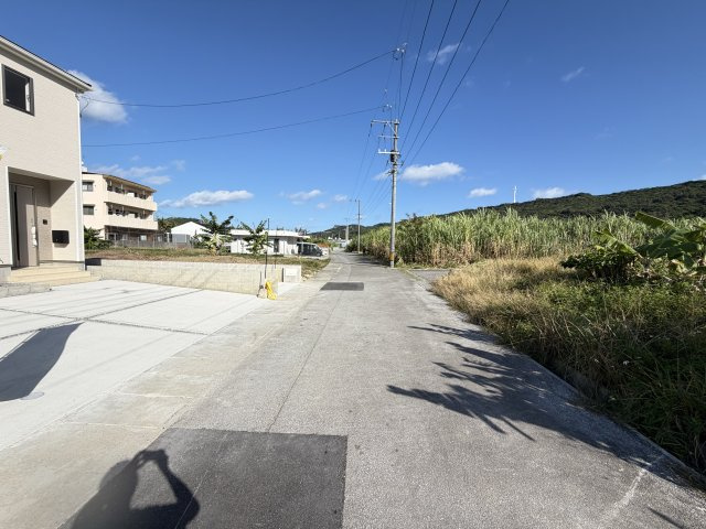 南城市佐敷佐敷　第1（全3棟）ラスト1号棟の前面道路含む現地写真|※南側公道5.5m♪