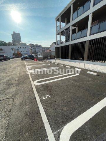 ルポ舞子弐番館の駐車場|駐車場があります