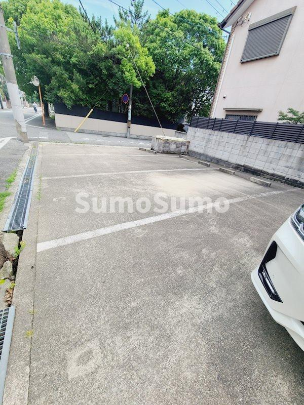 セジュール甲風園の駐車場