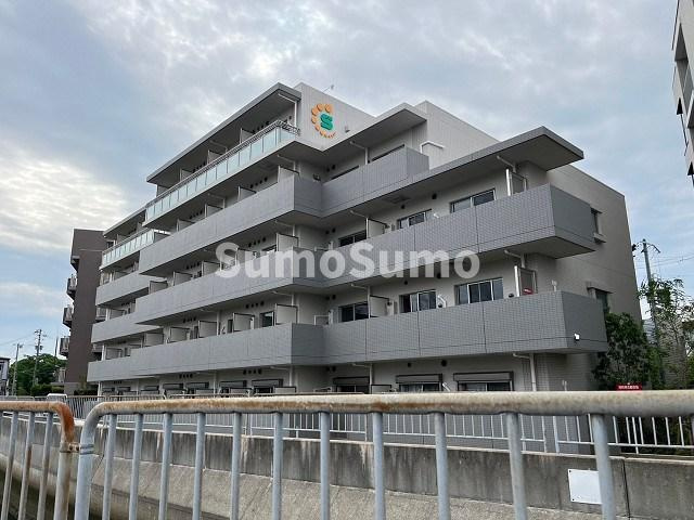 スプランディッド甲子園の外観