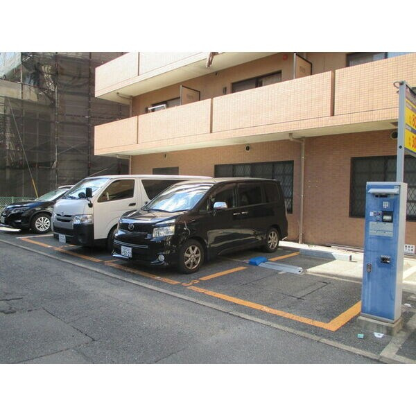 グリーンズ平尾の駐車場