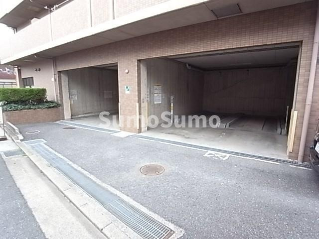ルミエール武庫川の駐車場