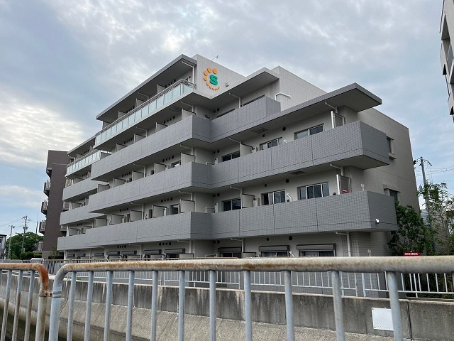 スプランディッド甲子園の外観