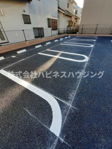 ラ・ポーズの駐車場