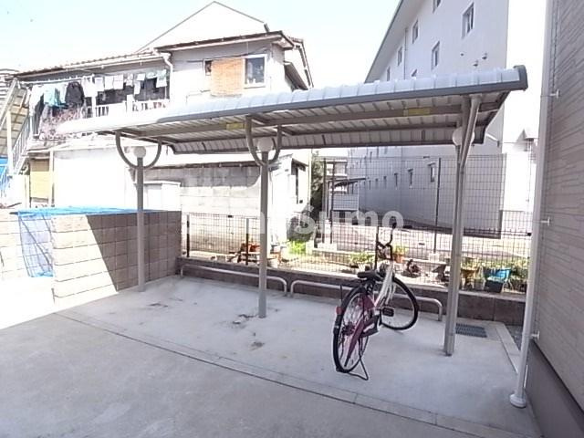 ルーチェ（西立花町3丁目）の駐車場