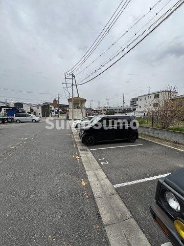 レーヴコートの駐車場