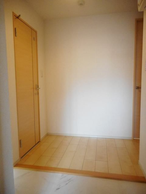 エムズシャングリラの玄関