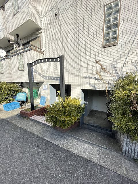 サニーウエストの外観