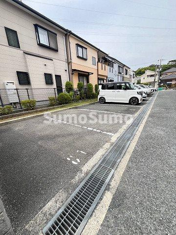 コンフォール広田 の駐車場