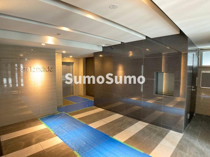 スプランディッド難波元町DUEのロビー|落ち着いたロビーです