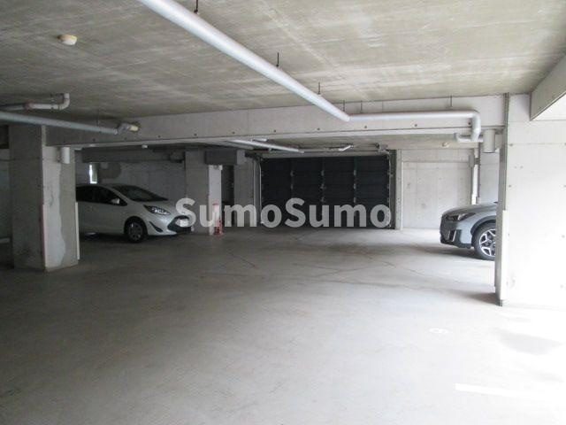 ル・パレ芦屋の駐車場