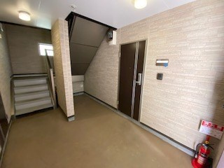 クレセント本山中町のロビー