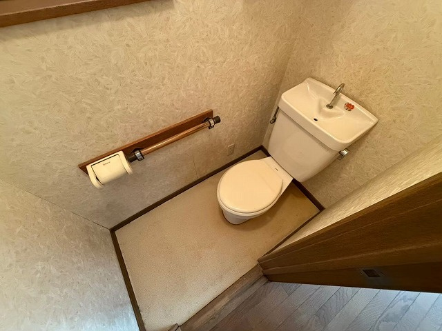 神戸市長田区浜添通２丁目の一戸建てのトイレ