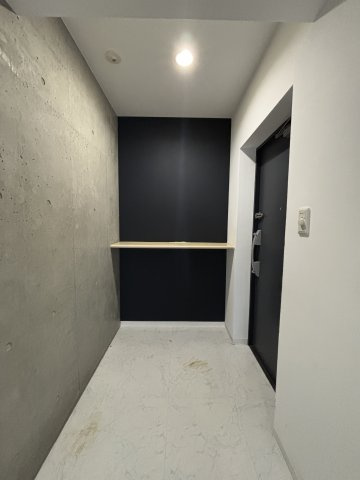 ルクレ堺筋本町レジデンスの玄関
