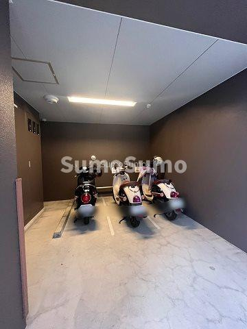 ルーエ本町の駐車場