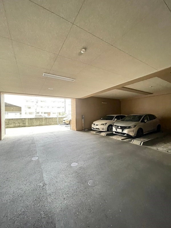 クリエート薬院の駐車場