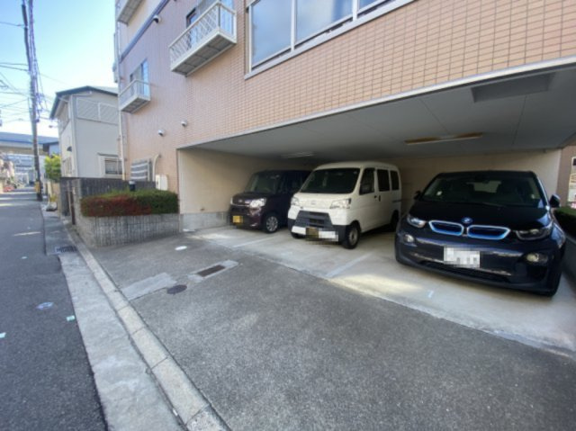 サンシャインＡの駐車場