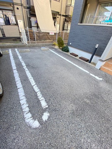 シェルティ西宮の駐車場