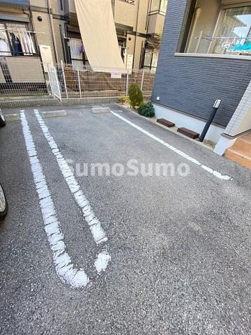 シェルティ西宮の駐車場