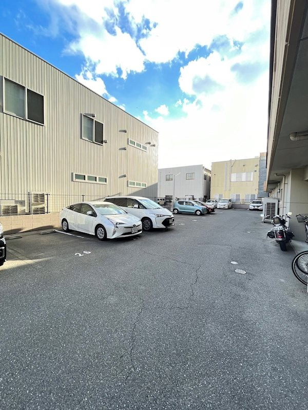 グロースメゾン博多山王の駐車場