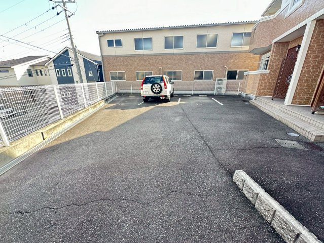 ルマージュ神戸3番館の駐車場