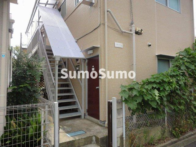 クローバーのエントランス|建物の内部です