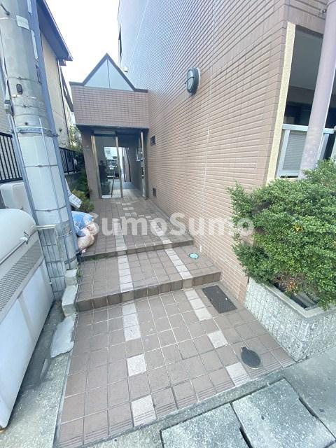 シャンブル甲東園のエントランス