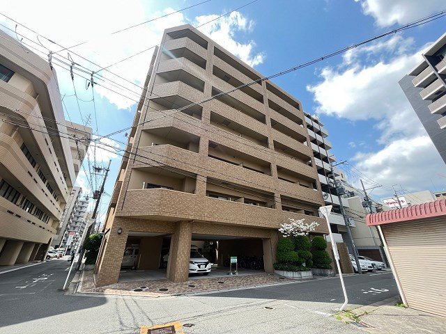 シーナリ江坂の外観