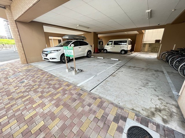 シーナリ江坂の外観