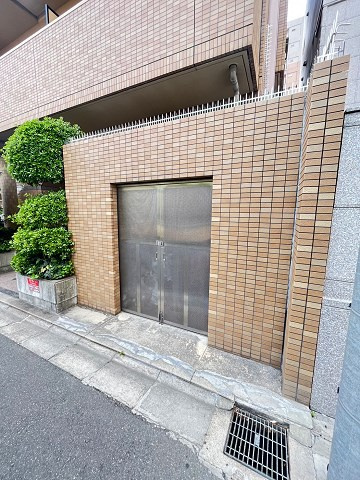 シーナリ江坂の外観