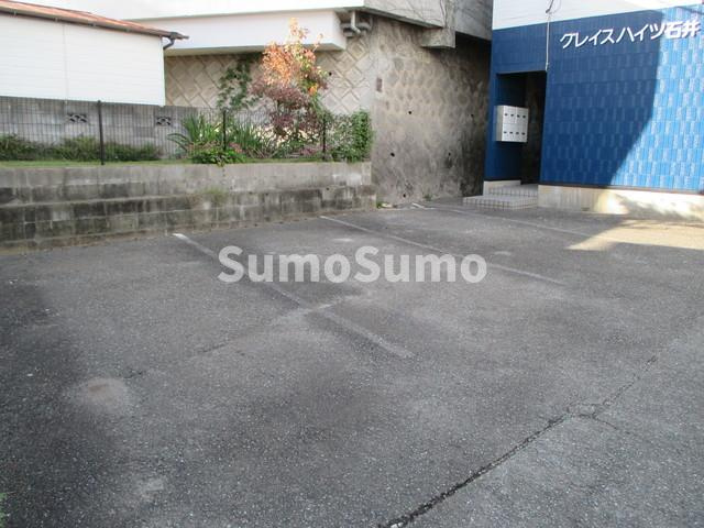 グレイスハイツ石井の駐車場