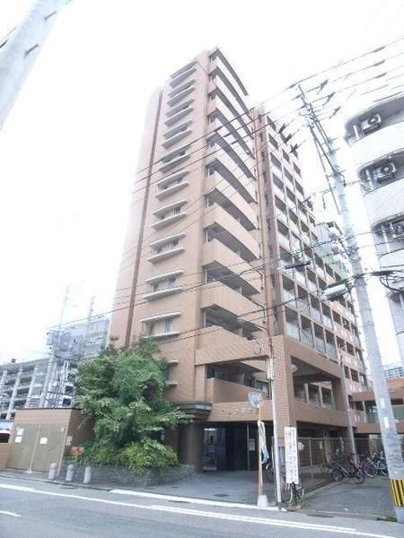 クレタ県庁前の外観