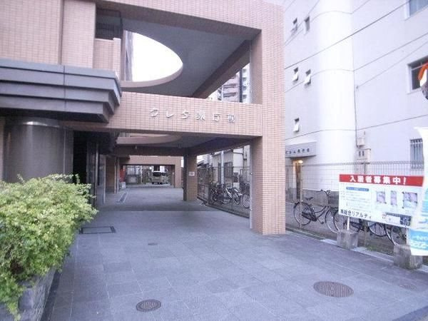 クレタ県庁前のエントランス