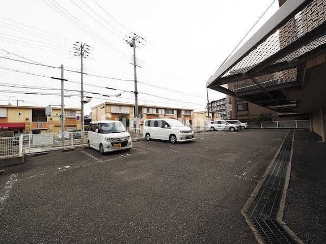 リバーハイツＫＡＮＢＥＥの駐車場|駐車場があります