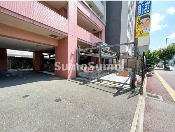 クリムゾン吉塚の駐車場