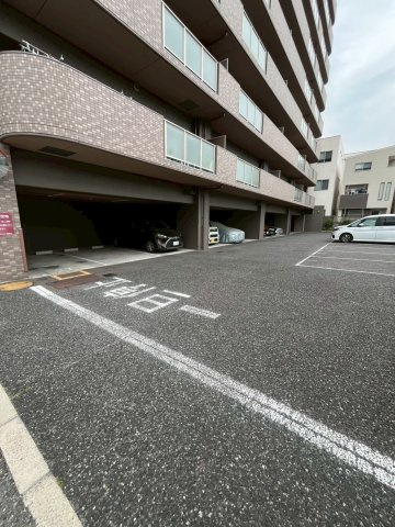 リベールシティ西宮プレッソの駐車場