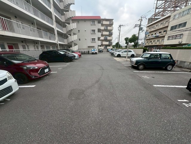 ルネ舞子の駐車場