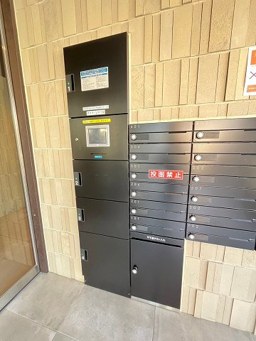 サクラーレ甲子園の外観|便利な宅配ボックス完備♪