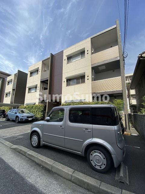 シェリール武庫の駐車場