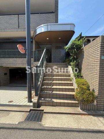 ルミエール竹園のエントランス