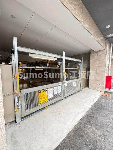 セレニテ江坂グランデの駐車場|駐車場があるので、車を買う予定の方も安心です