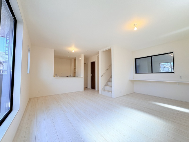 【間取り】 | 新座市栗原1丁目　新築一戸建住宅　全1棟　(保谷店) | 陽当たりとプライバシー重視の2階リビング設計。会話も取りやすくご家族の仲が自然と深まる住まい。※図面を基に作成しています。現況と異なる場合は現況を優先いたします。