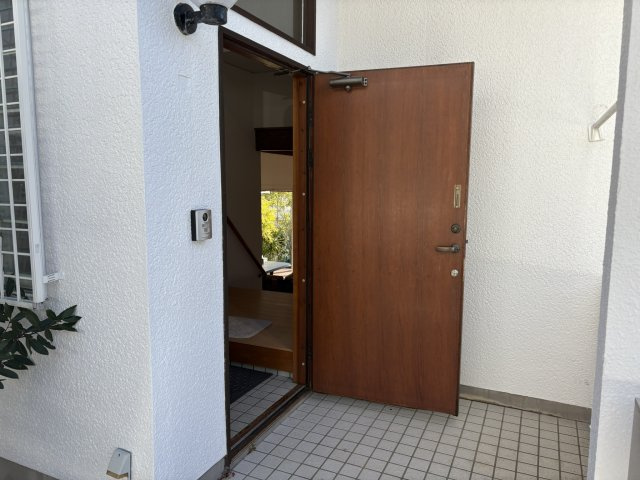 下田市　碁石が浜分譲地の玄関