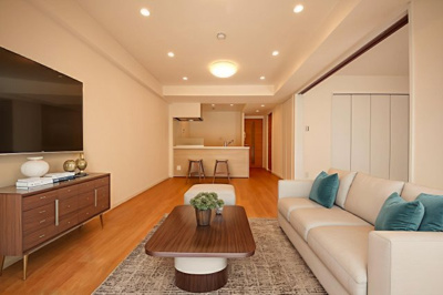 【居間・リビング】 | 矢向第3ダイヤモンドマンション | 現況の物件写真に、AIによる画像処理（CG)がされております。
照明・家具・カーテン・小物類等はCG画像になります。