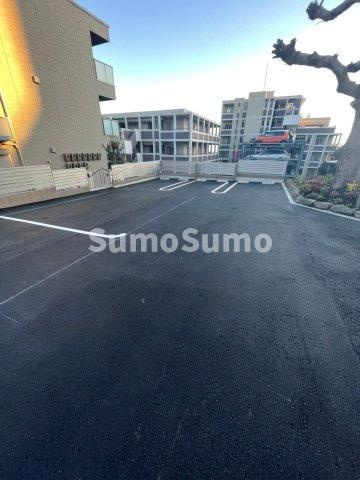 シャーメゾン潮見台の駐車場|駐車場があるので、車を買う予定の方も安心です