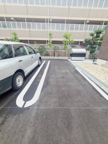 ルミエールの駐車場