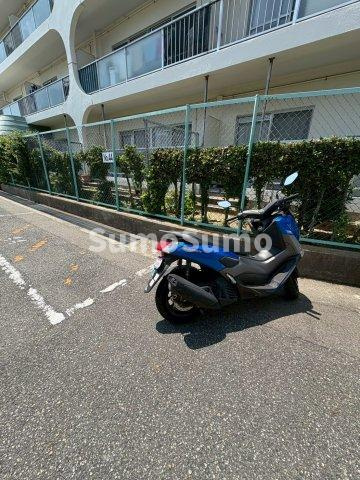 ルモン舞子の駐車場