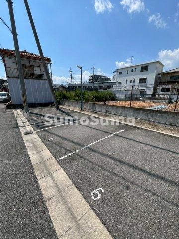 レーヴコートの駐車場